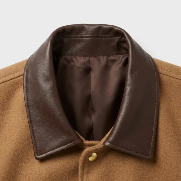 Brown round leather byron collar.