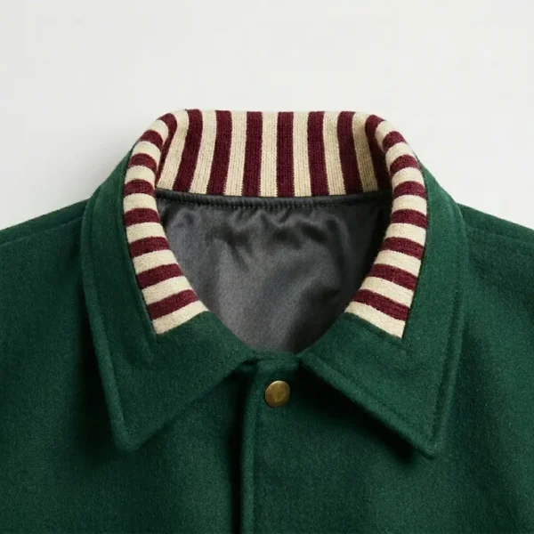 Vertical knit insert collar.
